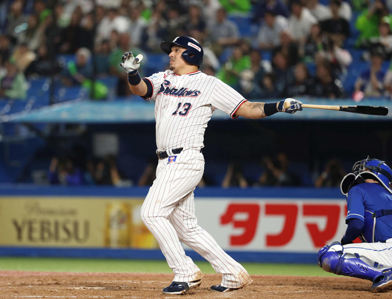 ヤクルト対中日　5回裏ヤクルト2死満塁、満塁本塁打を放つオスナ（撮影・増田悦実）