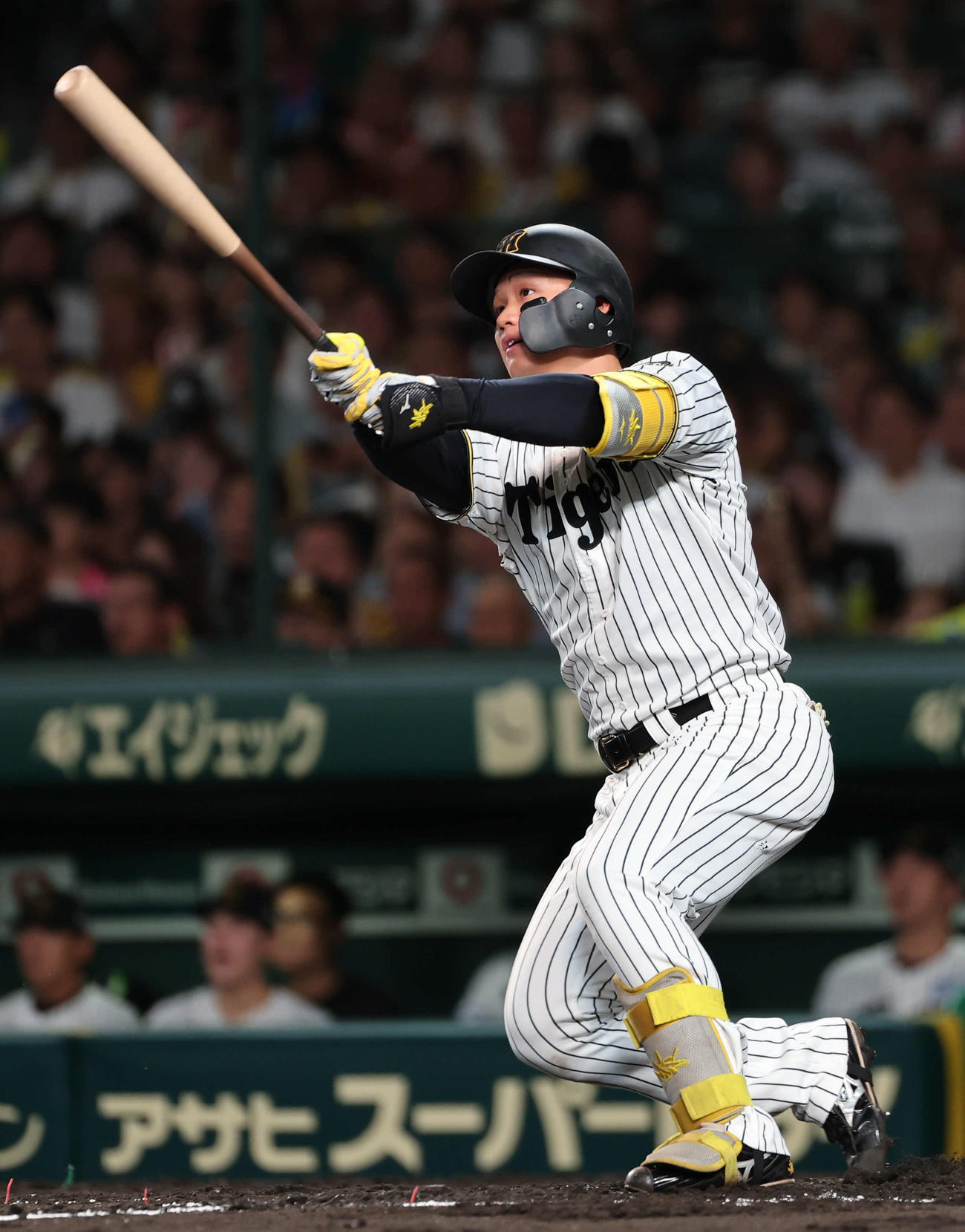 阪神対DeNA 4回裏阪神1死二塁、森下は左越えに本塁打を放つ（撮影・西尾就之）