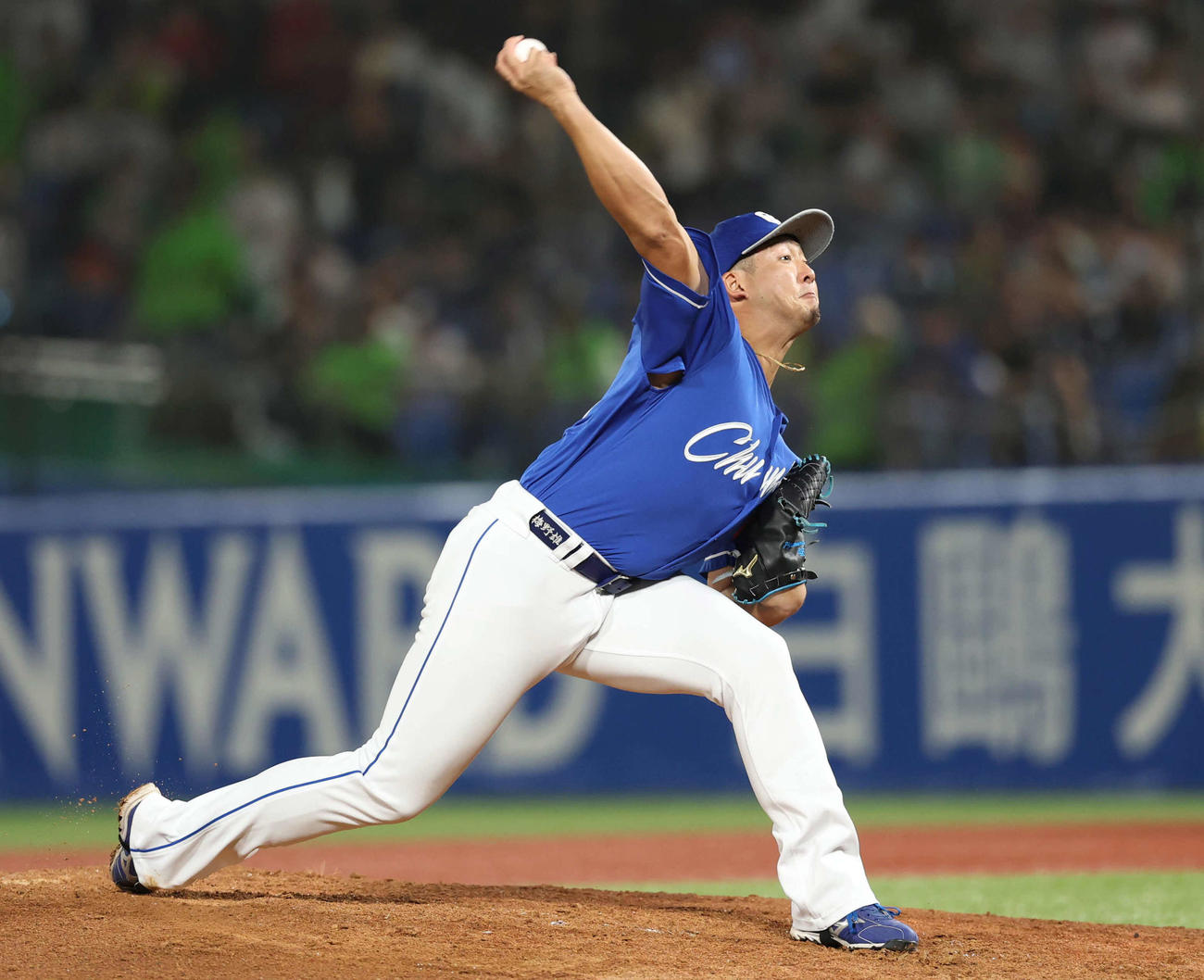 ヤクルト対中日　5回裏から登板した中日梅野は力投する（撮影・増田悦実）