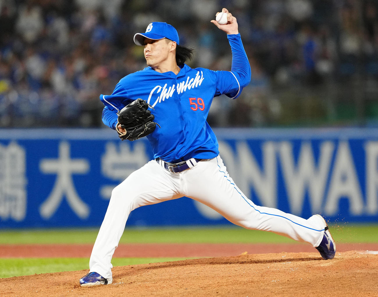 ヤクルト対中日　8回裏から4番手で登板した中日斎藤（撮影・鈴木みどり）