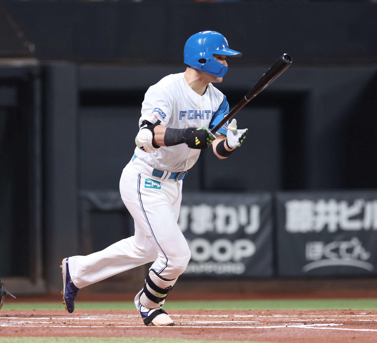 日本ハム対オリックス　1回裏日本ハム無死一、三塁、右前適時打を放つ清宮幸（撮影・黒川智章）