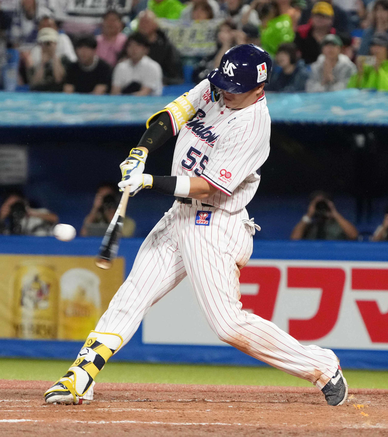 2025年8月12日、ヤクルト対DeNAで9回裏ヤクルト無死一塁、村上は中越えにサヨナラ2点本塁打を放つ（撮影・小沢裕）