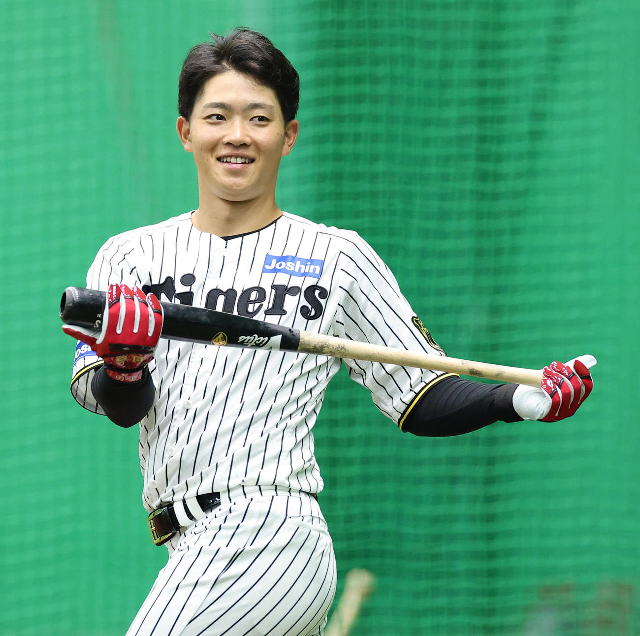 笑顔を見せる中川（撮影・上田博志）