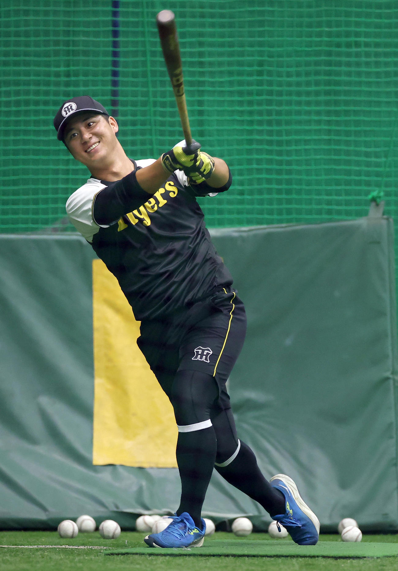 打撃練習をする井坪（撮影・上田博志）