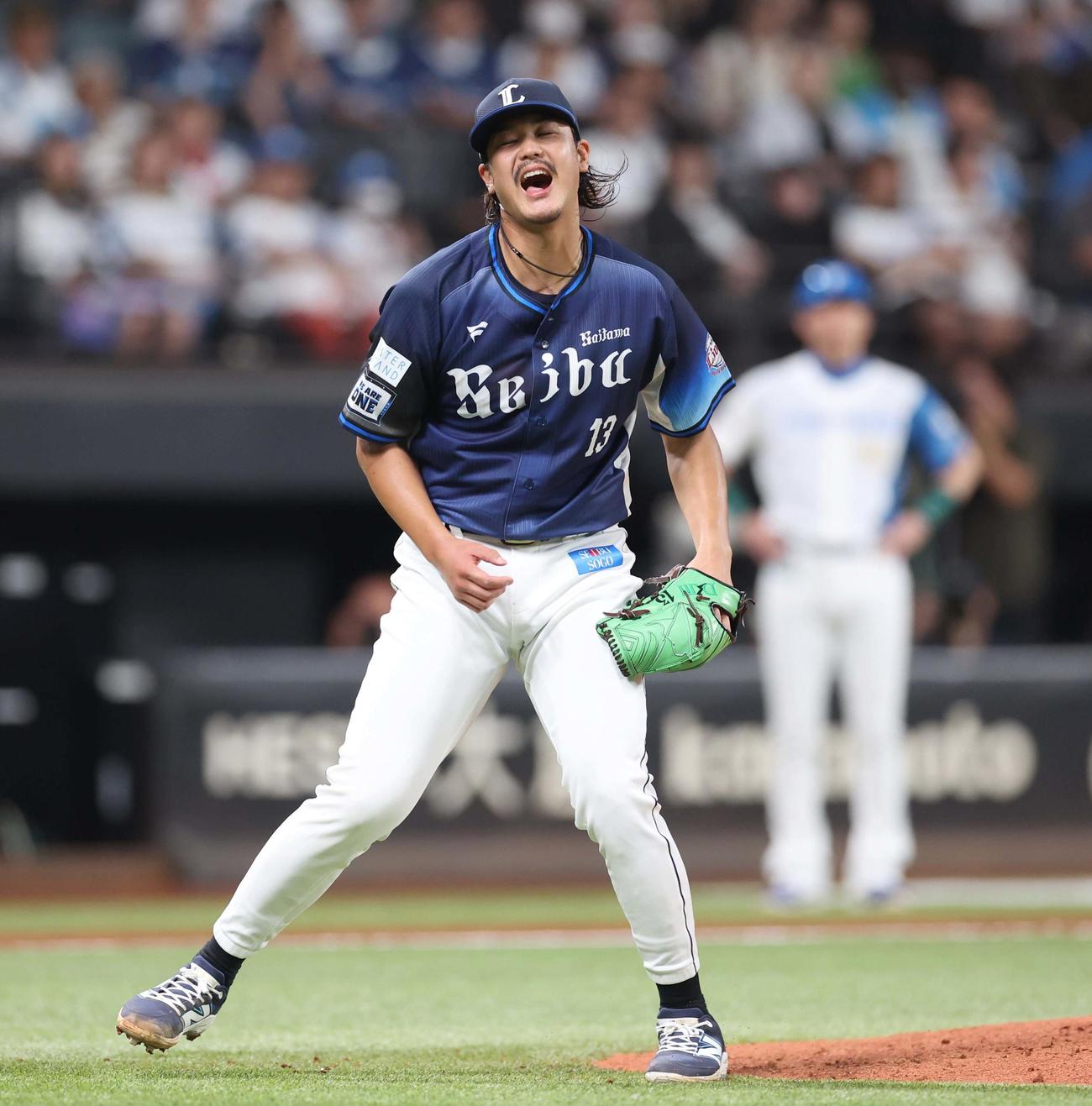 日本ハム対西武　3回裏日本ハム無死、矢沢を投ゴロにとり叫ぶ高橋（撮影・黒川智章）