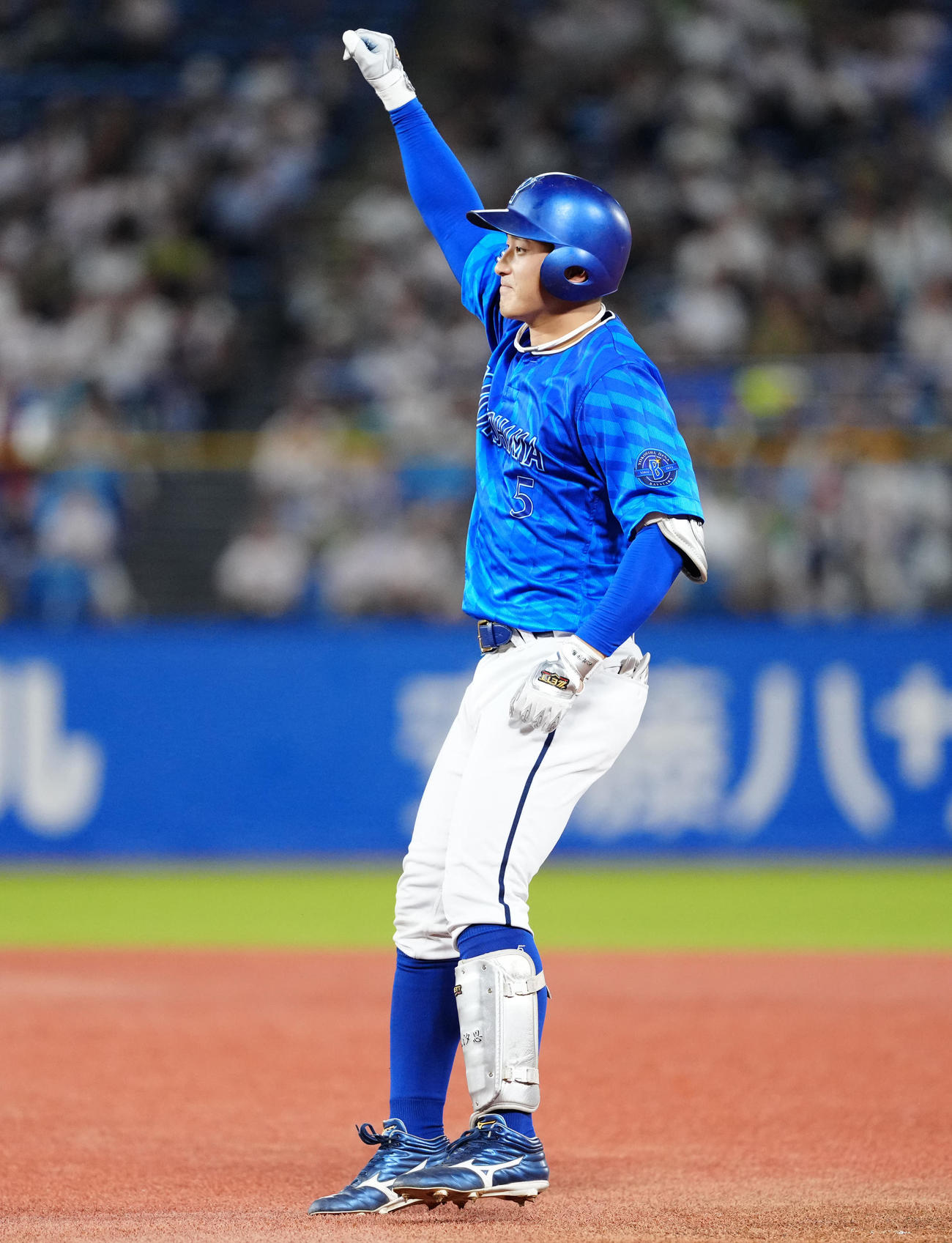 ヤクルト対DeNA 1回表DeNA2死満塁、先制2点適時打を放ち、ガッツポーズの松尾（撮影・江口和貴）