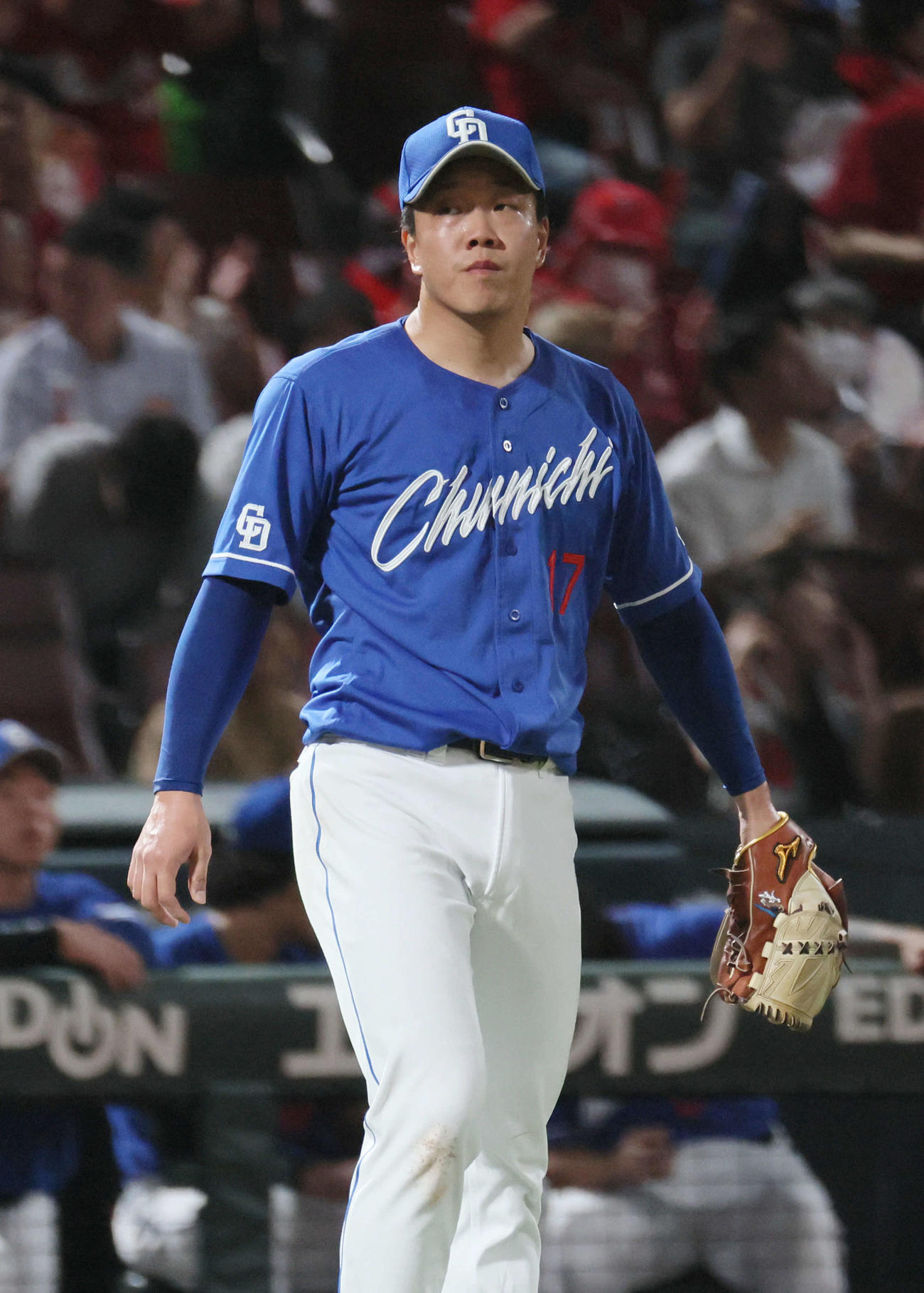 広島対中日　3回裏広島無死一塁、ファビアンに中適時二塁打を浴びた柳（撮影・加藤孝規）