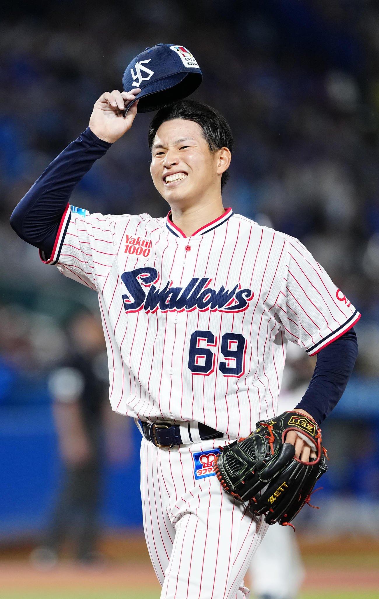 ヤクルト対DeNA 6回表終了後、ベンチに引き揚げるヤクルト2番手の下川（撮影・江口和貴）