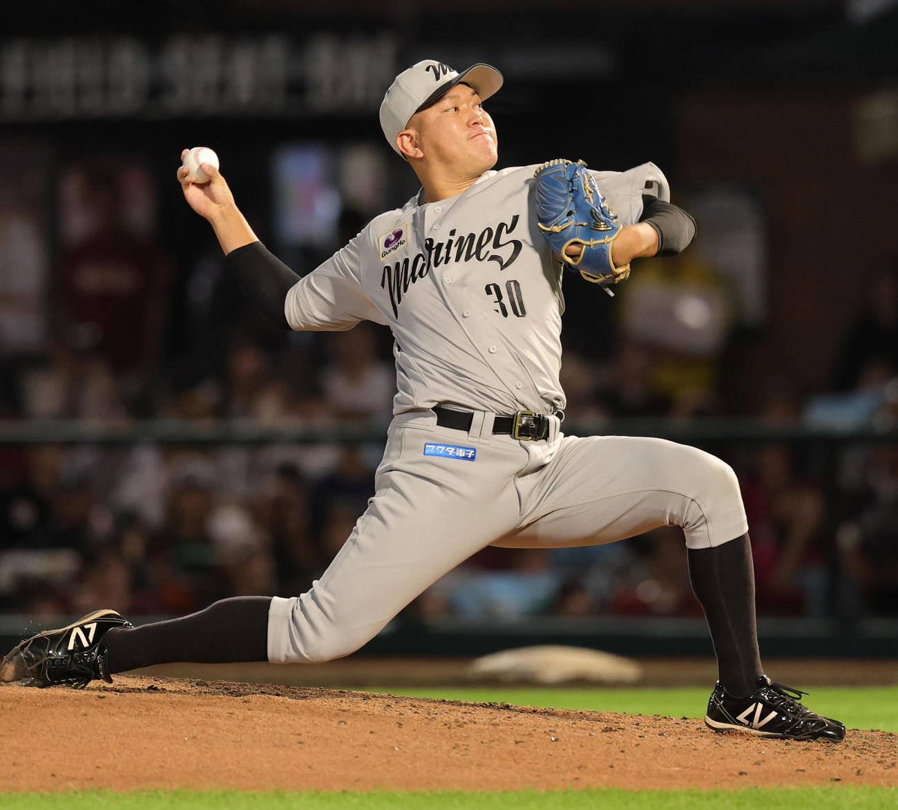 楽天対ロッテ　力投するロッテ広畑（撮影・野上伸悟）