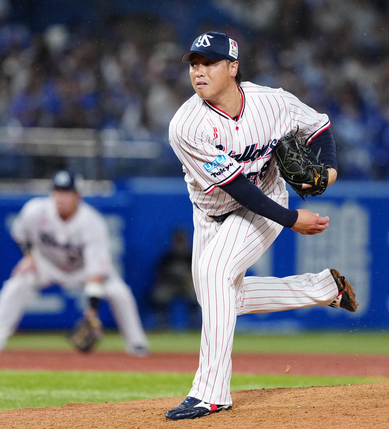 ヤクルト対DeNA 9回表、投球するヤクルト4番手の北村拓（撮影・江口和貴）