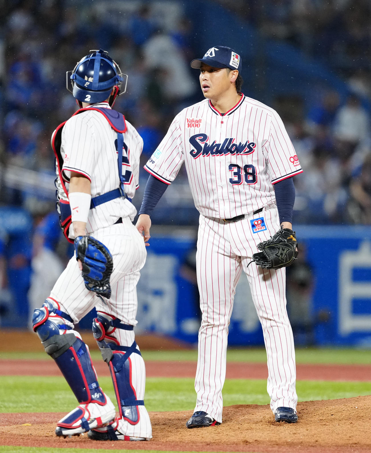 ヤクルト対DeNA 9回表、マウンドに上がるヤクルト4番手の北村拓（撮影・江口和貴）