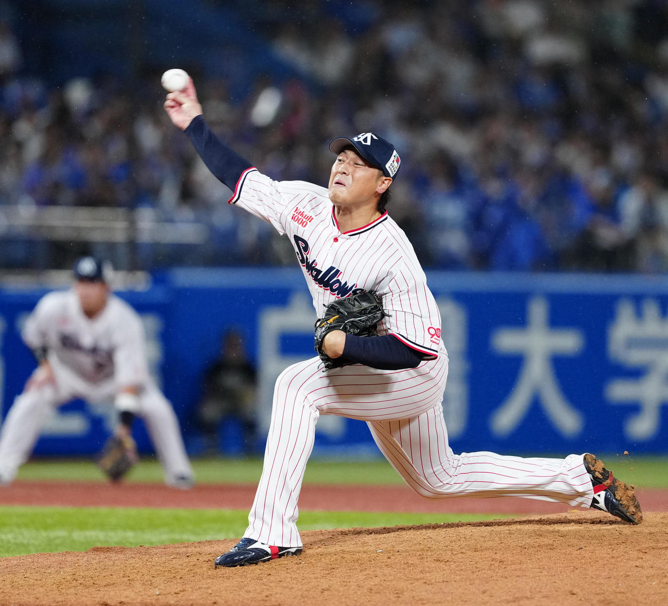 ヤクルト対DeNA 9回表、投球するヤクルト4番手の北村拓（撮影・江口和貴）