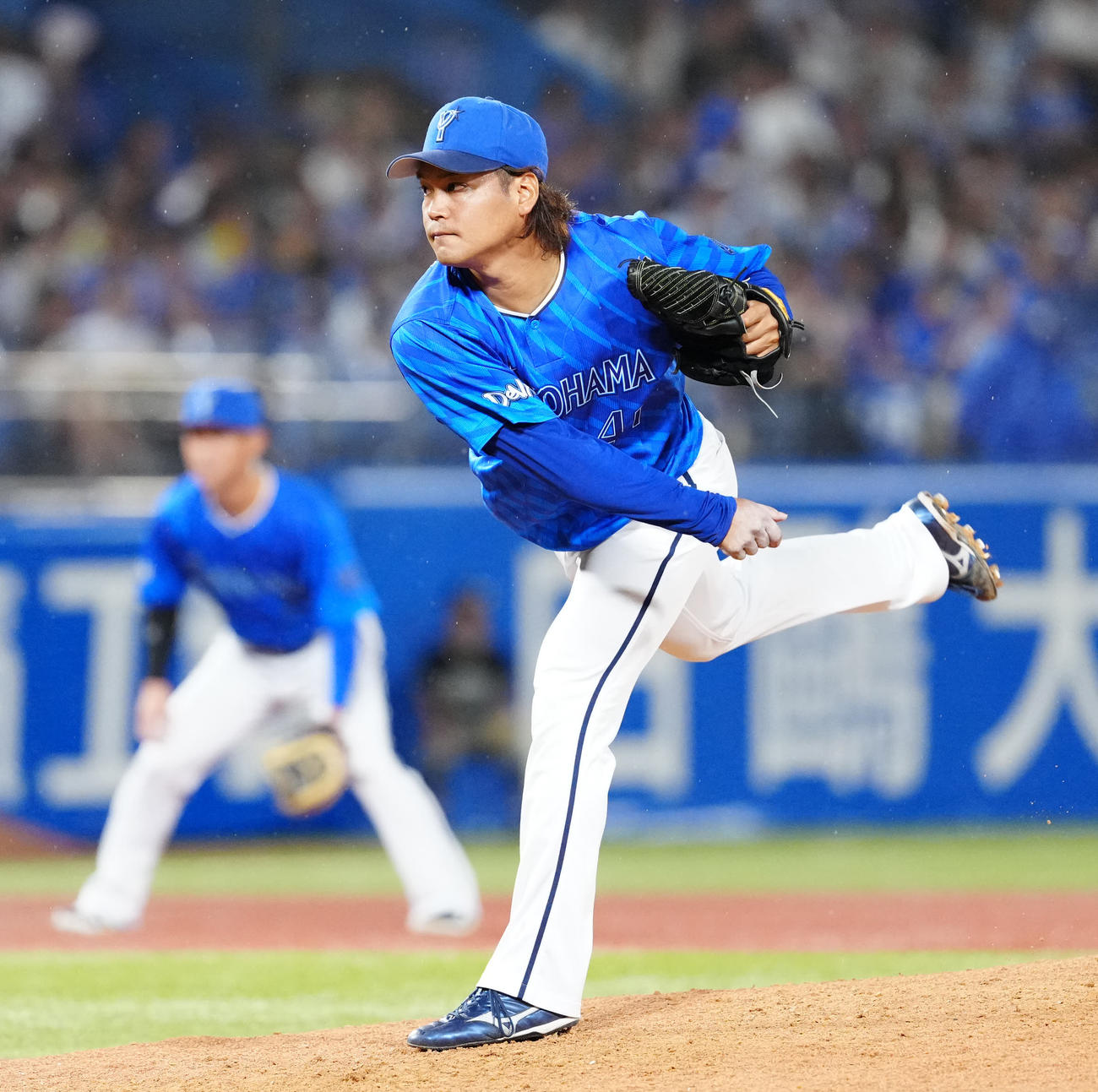 ヤクルト対DeNA DeNA2番手の佐々木（撮影・江口和貴）