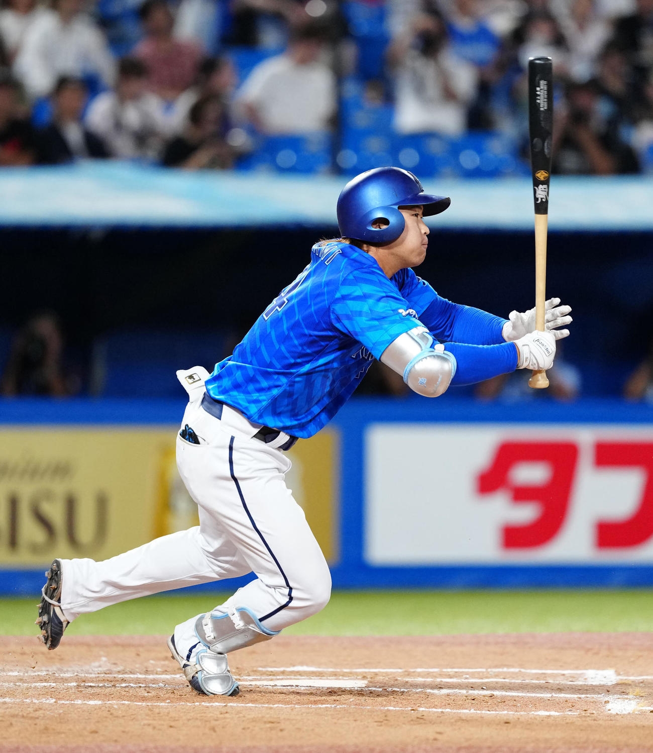 ヤクルト対DeNA 2回表DeNA無死、二塁内野安打とする石上（撮影・江口和貴）