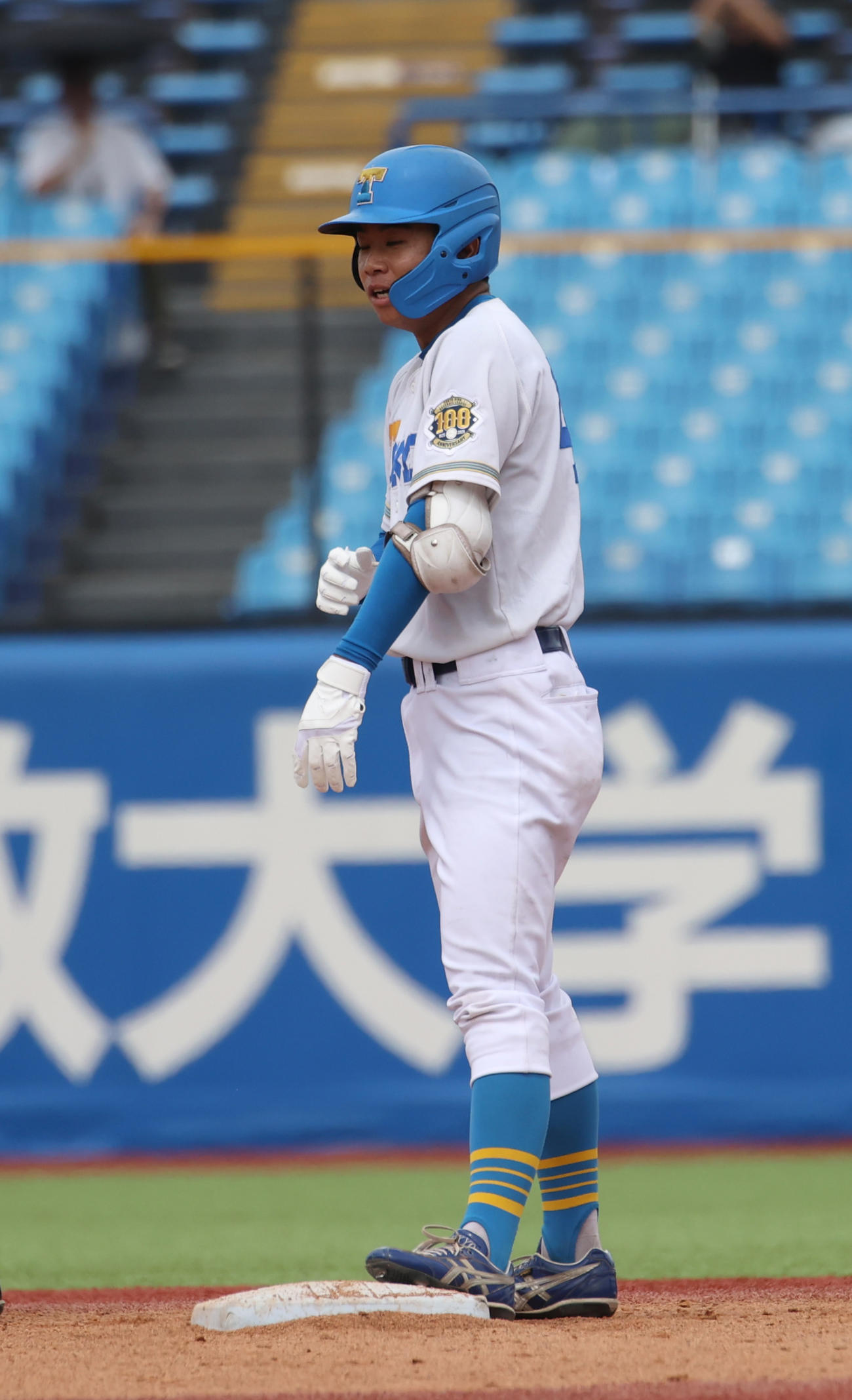 東大対早大　5回表東大2死三塁、樋口は左越えに適時二塁打を放つ（撮影・柴田隆二）　　
