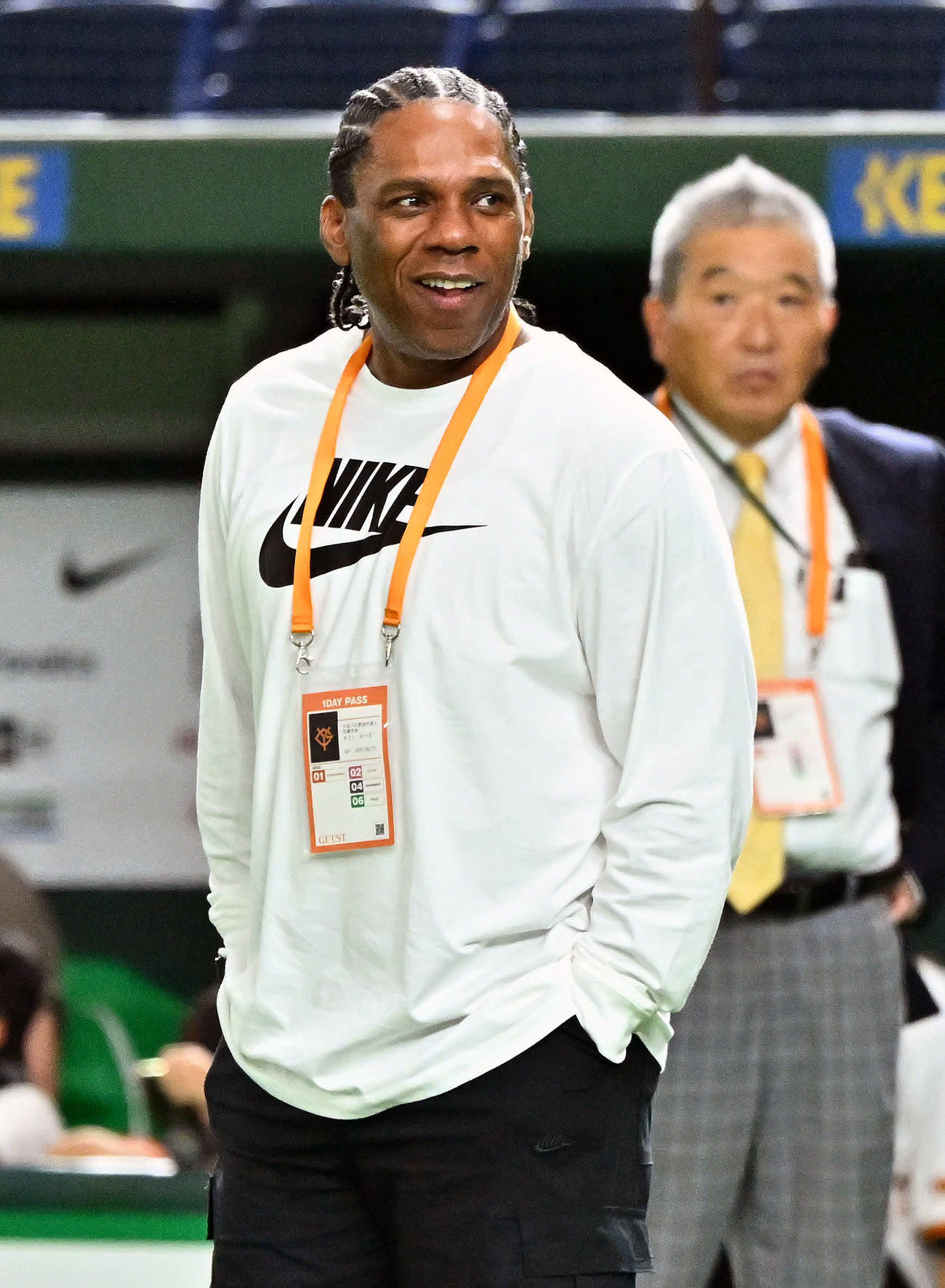 巨人対阪神　試合前練習を訪れたローズ氏（撮影・滝沢徹郎）