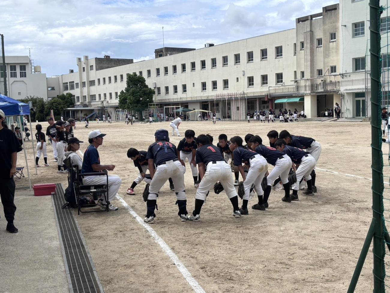 第1回今岡真訪なにわキッズソフトボール大会に参加した子供たち