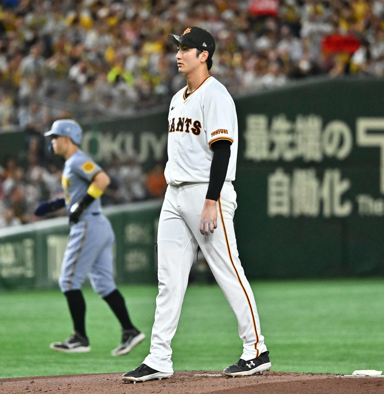 巨人対阪神　1回表阪神1死二、三塁、大山の打席でボークを取られ追加点を許す横川（撮影・滝沢徹郎）