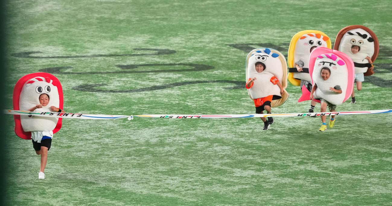 巨人対阪神　すしレースはマグロの勝利（撮影・鈴木みどり）