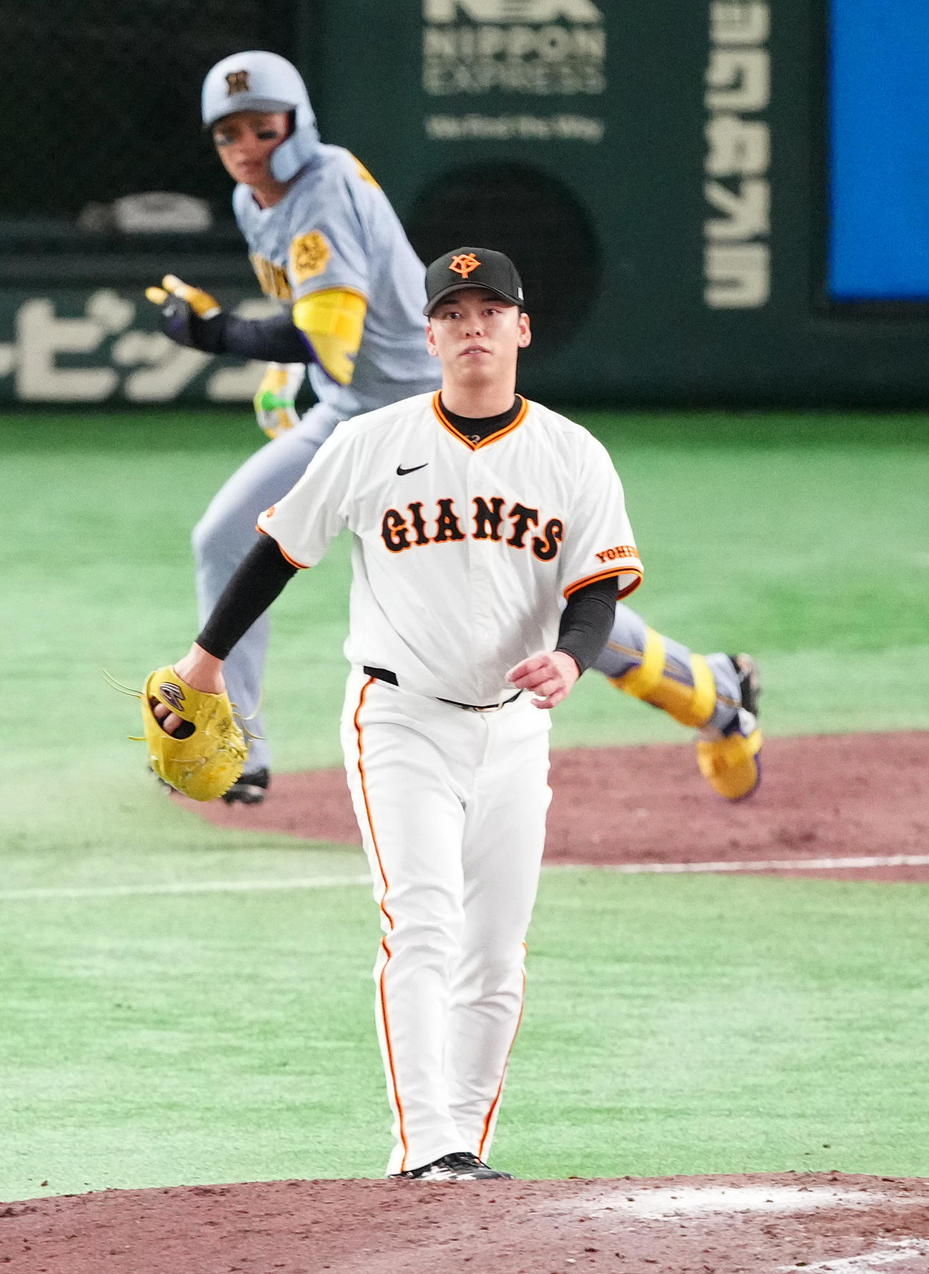 巨人対阪神　5回表阪神2死三塁、森下に適時打を浴びる高梨（撮影・鈴木みどり）