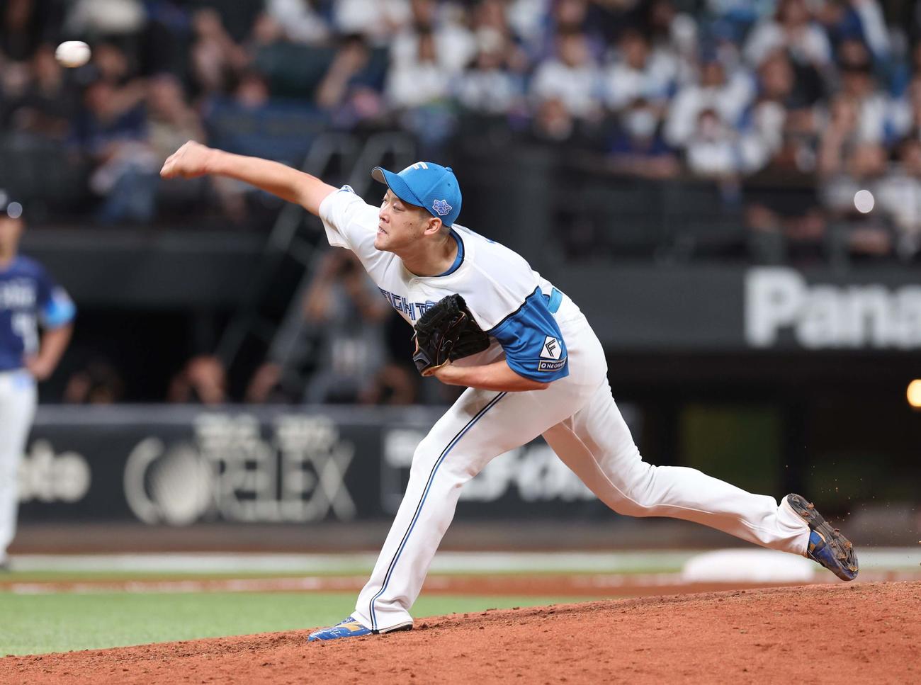日本ハム対西武　8回に登板の斎藤は161キロを連発する（撮影・黒川智章）