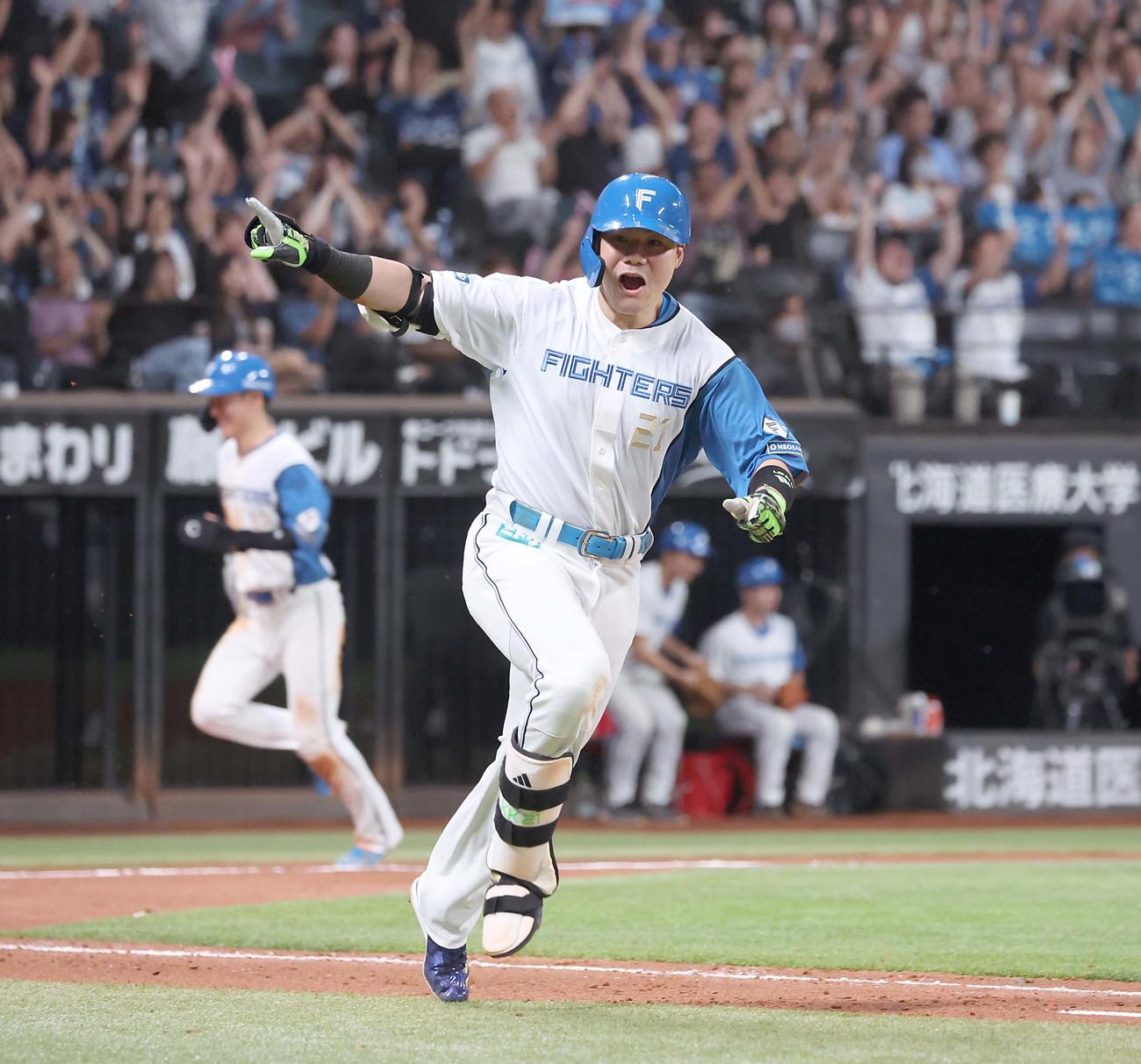 日本ハム対西武　11回裏日本ハム2死満塁、サヨナラ打を放ち叫ぶ清宮幸（撮影・黒川智章）