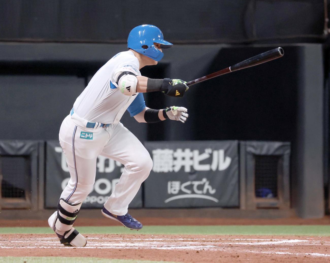 日本ハム対西武　11回裏日本ハム2死満塁、サヨナラ打を放つ清宮幸（撮影・黒川智章）