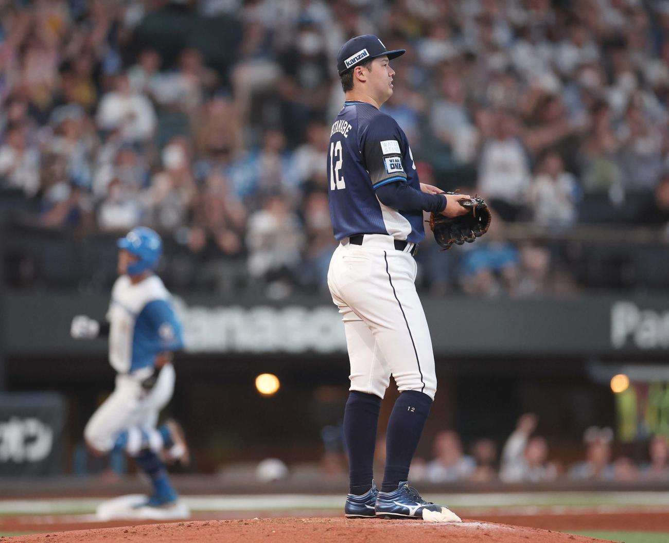日本ハム対西武　3回裏日本ハム無死、今川に右越え本塁打を浴びる渡辺（撮影・黒川智章）