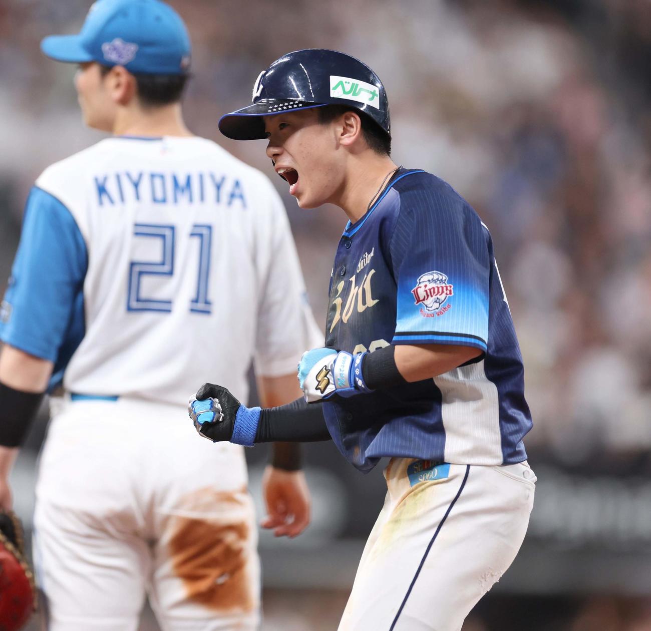 日本ハム対西武　9回表西武2死満塁、左前適時打を放ち叫ぶ滝沢（撮影・黒川智章）