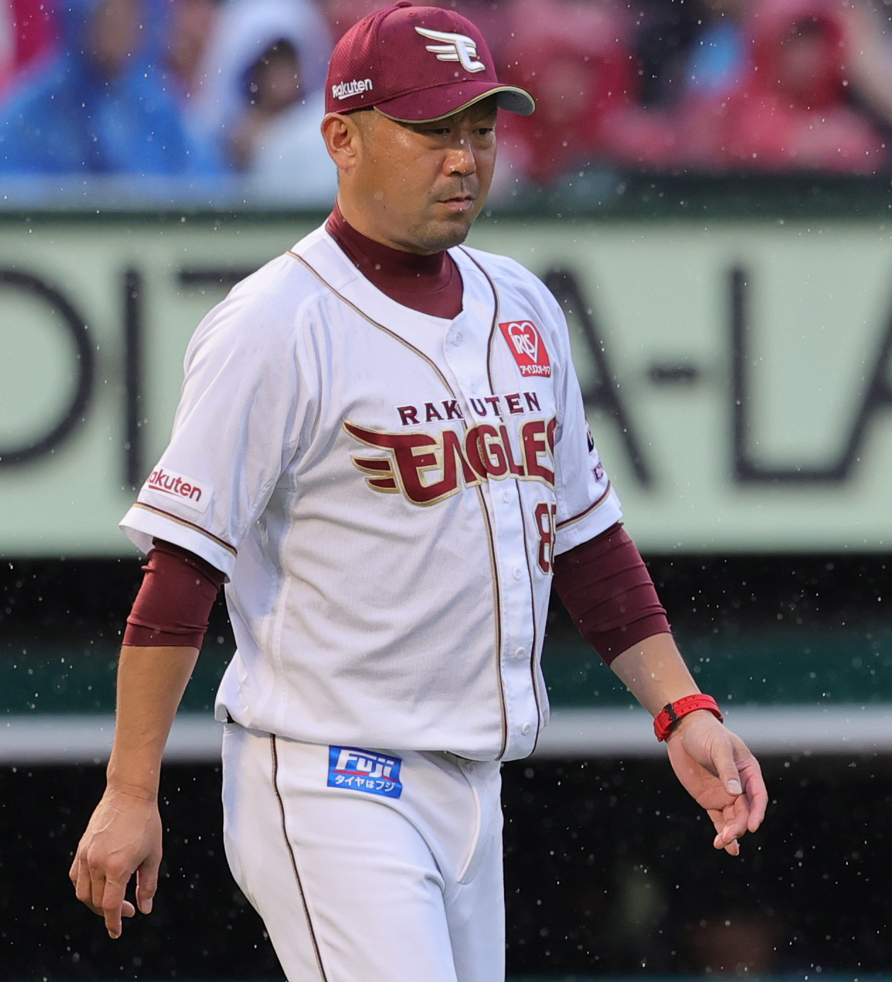 楽天対ロッテ　4回表ロッテ2死満塁、荘司の降板でマウンドに向かう楽天三木監督（撮影・野上伸悟）