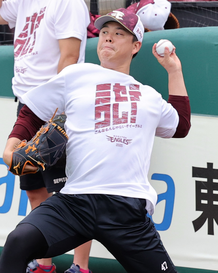 楽天対ロッテ　調整する楽天藤井（撮影・野上伸悟）