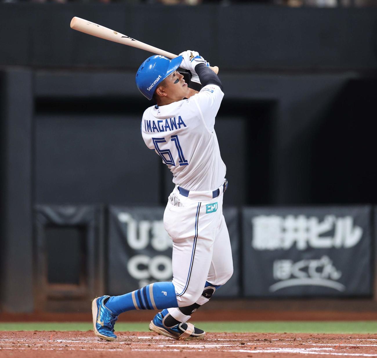 日本ハム対西武　3回裏日本ハム無死、右越え本塁打を放つ今川（撮影・黒川智章）