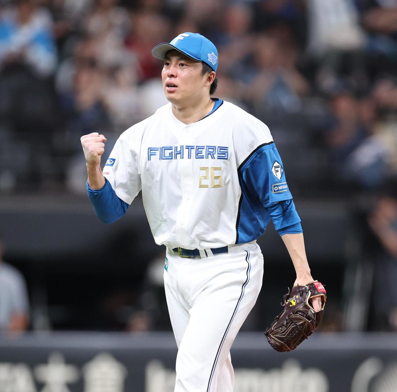 日本ハム対西武　7回表西武2死満塁、西川を三振にとりガッツポーズの田中（撮影・黒川智章）