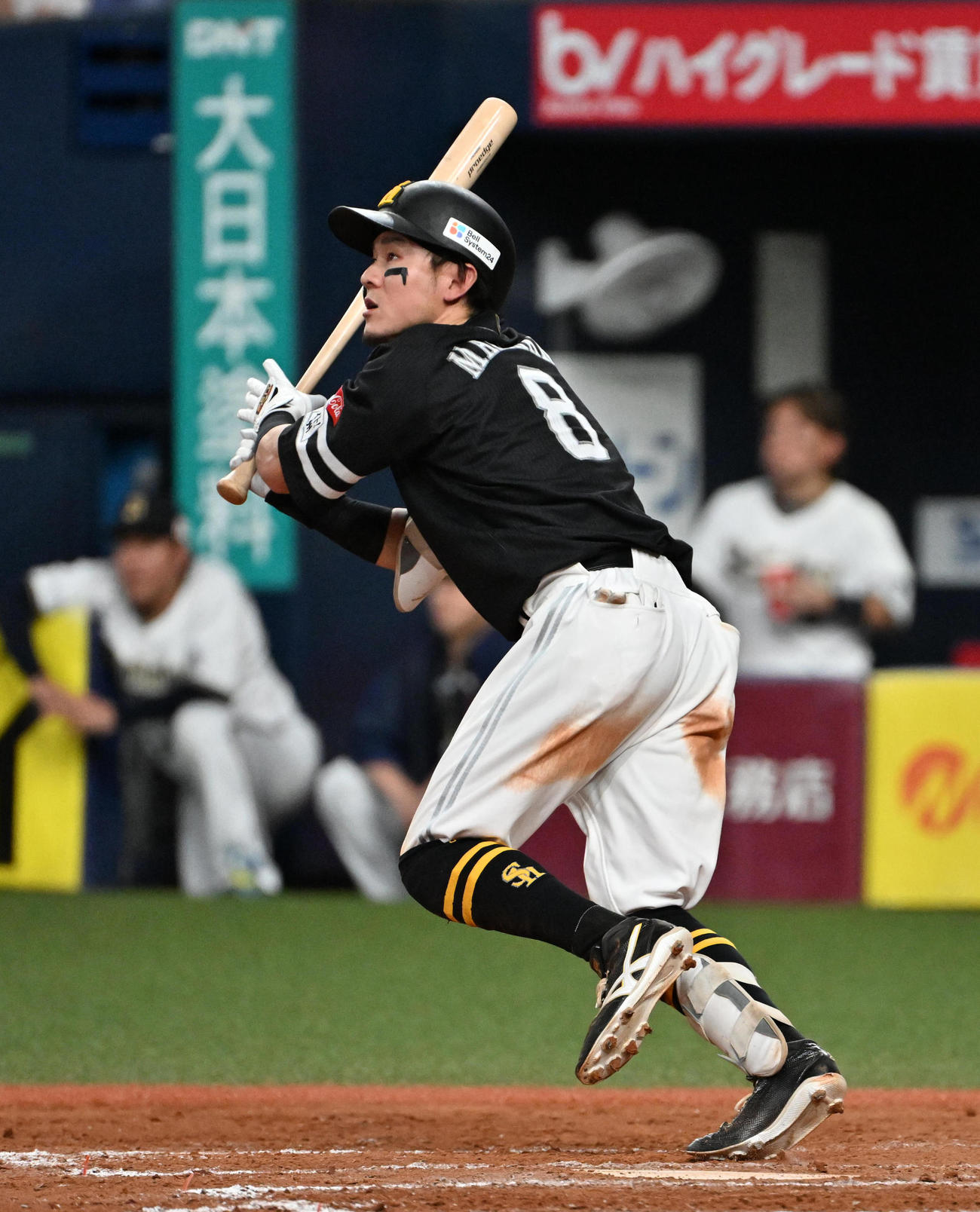 オリックス対ソフトバンク　9回表無死一、三塁　牧原大は同点の左犠飛を放つ（撮影・石井愛子）
