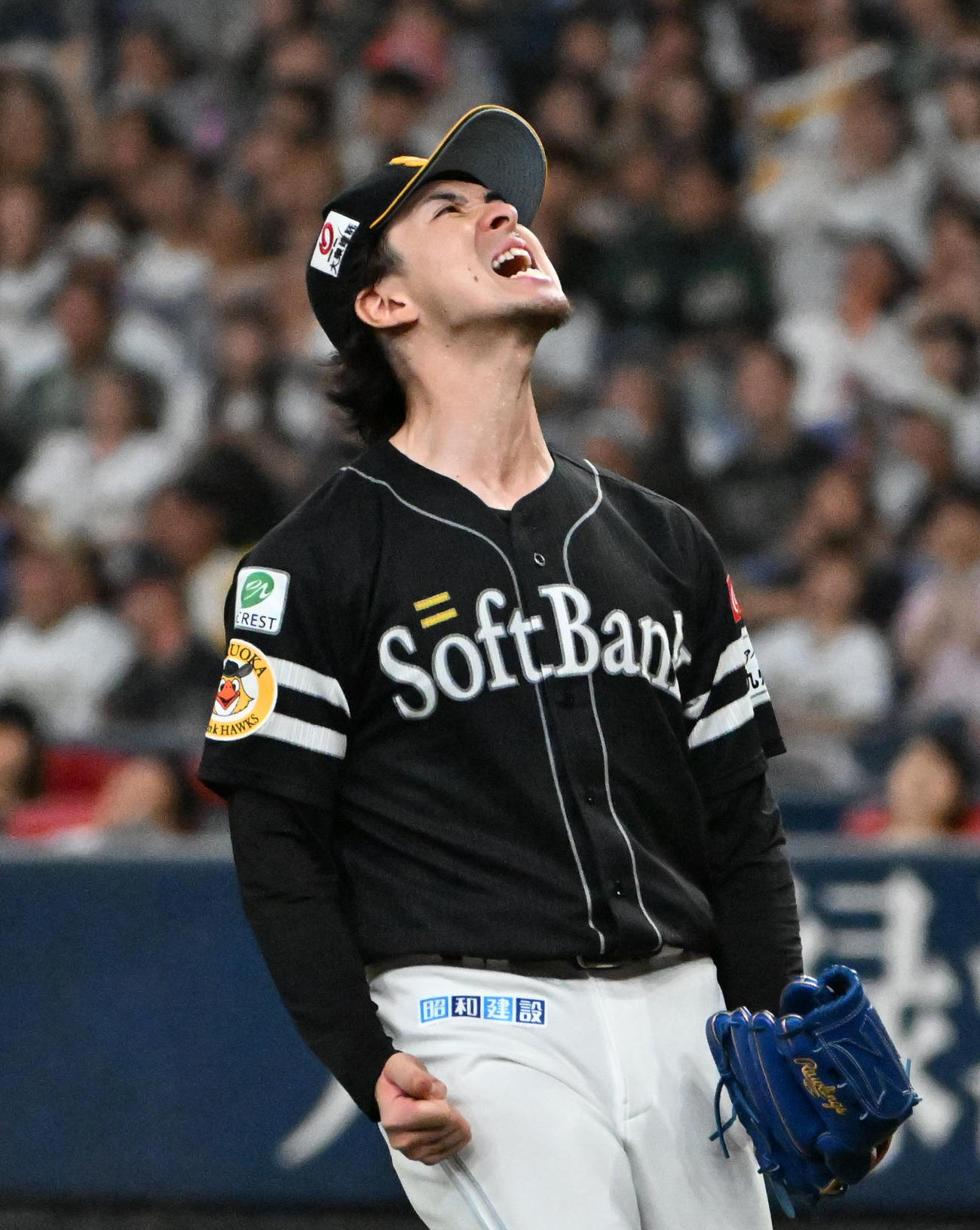 オリックス対ソフトバンク　6回裏オリックス2死一、三塁　上沢は杉本を三ゴロに打ち取り雄たけびをあげる（撮影・石井愛子）