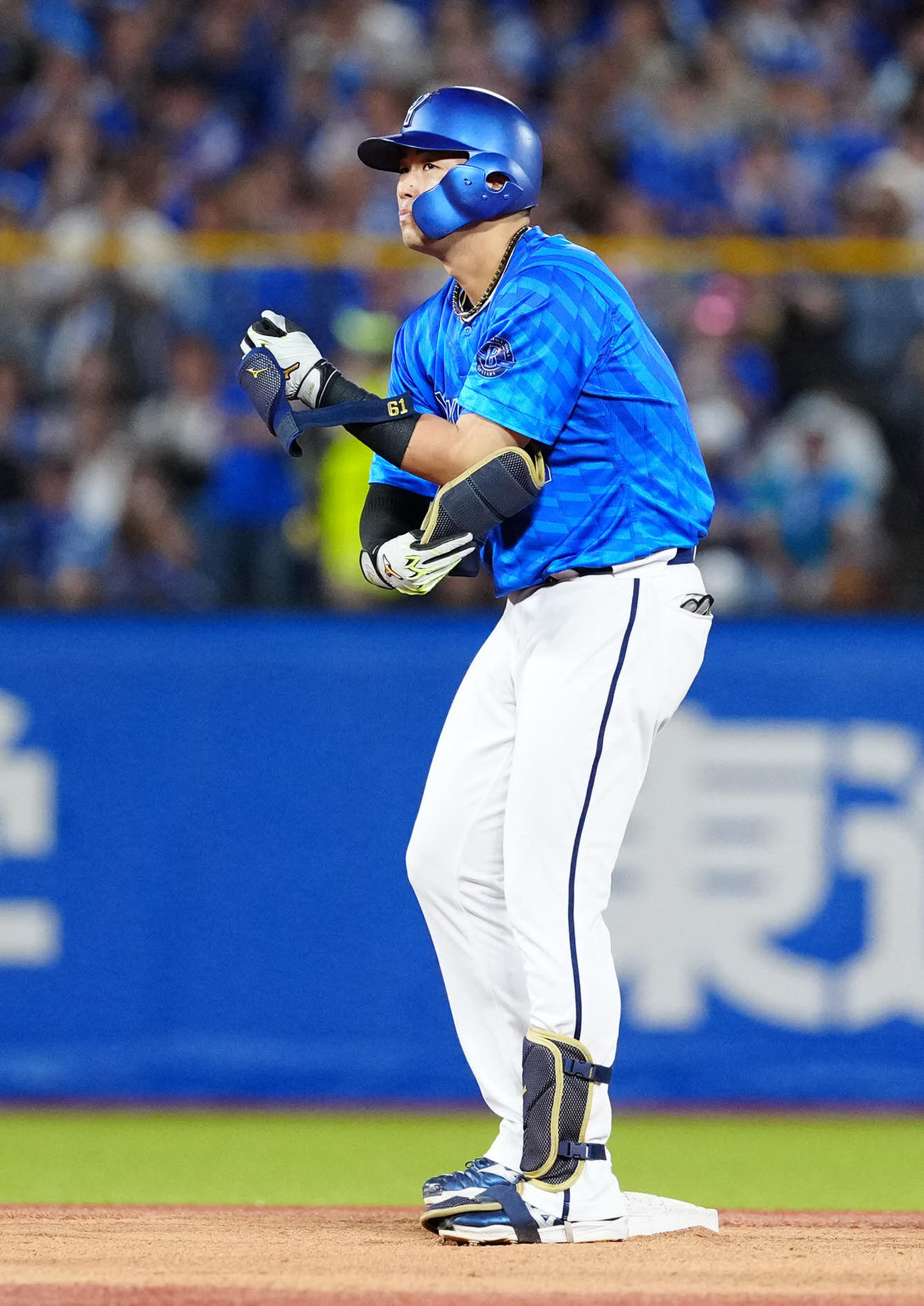 ヤクルト対DeNA 8回表DeNA1死、二塁打を放った蝦名（撮影・江口和貴）