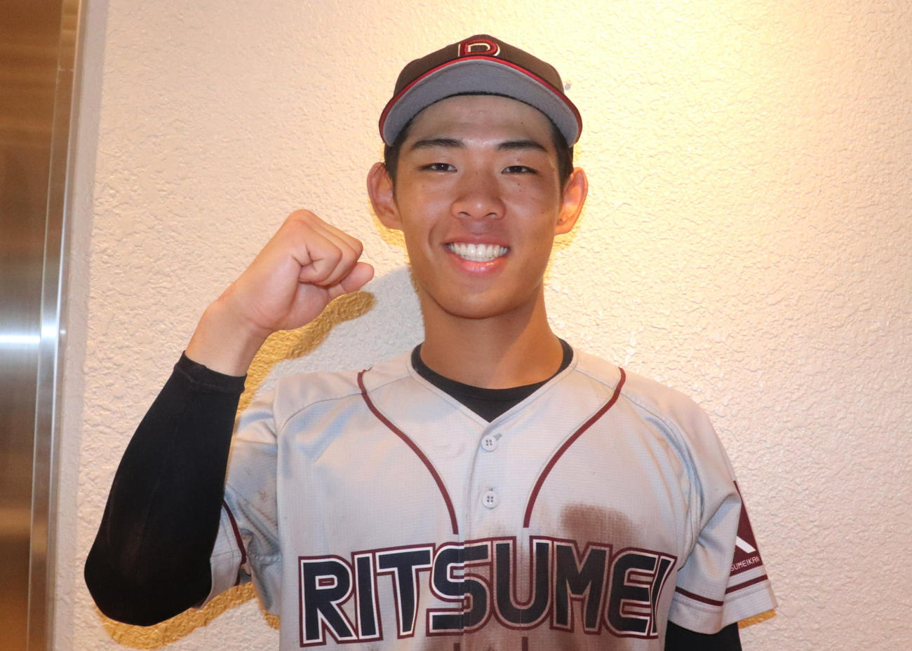 立命大対近大1回戦　4打数4安打をマークした、立命大の1年生・神谷（撮影・中島麗）