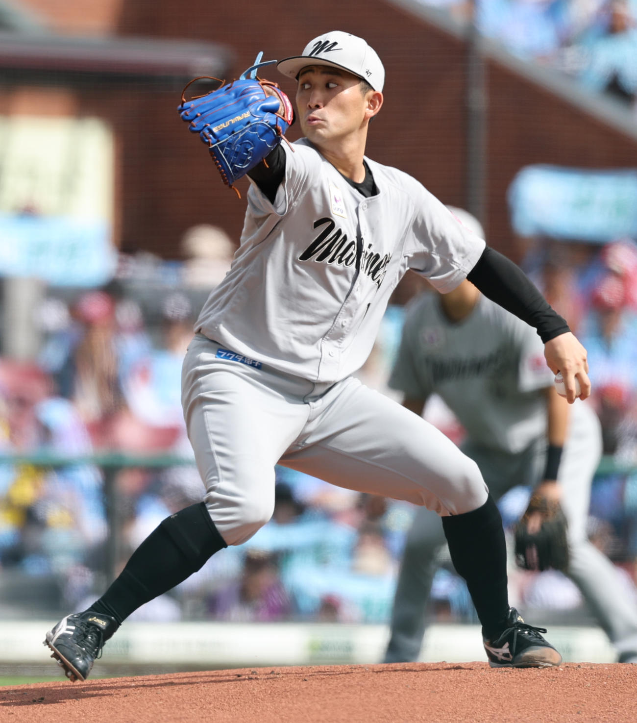 楽天対ロッテ　ロッテ先発の小島（撮影・野上伸悟）