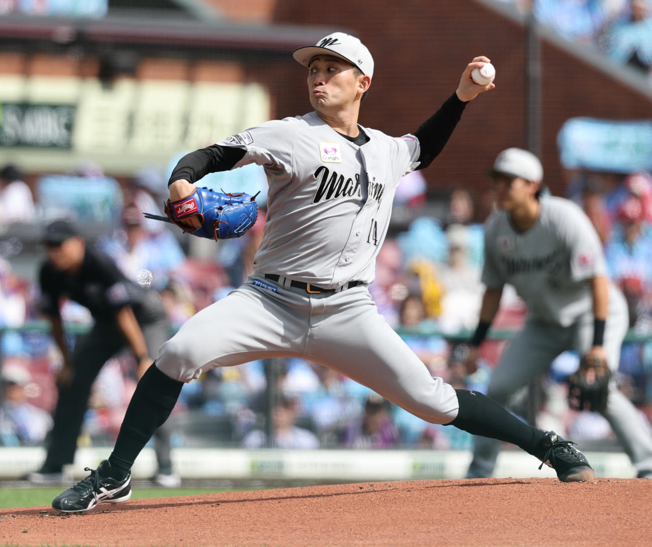 楽天対ロッテ　ロッテ先発の小島（撮影・野上伸悟）