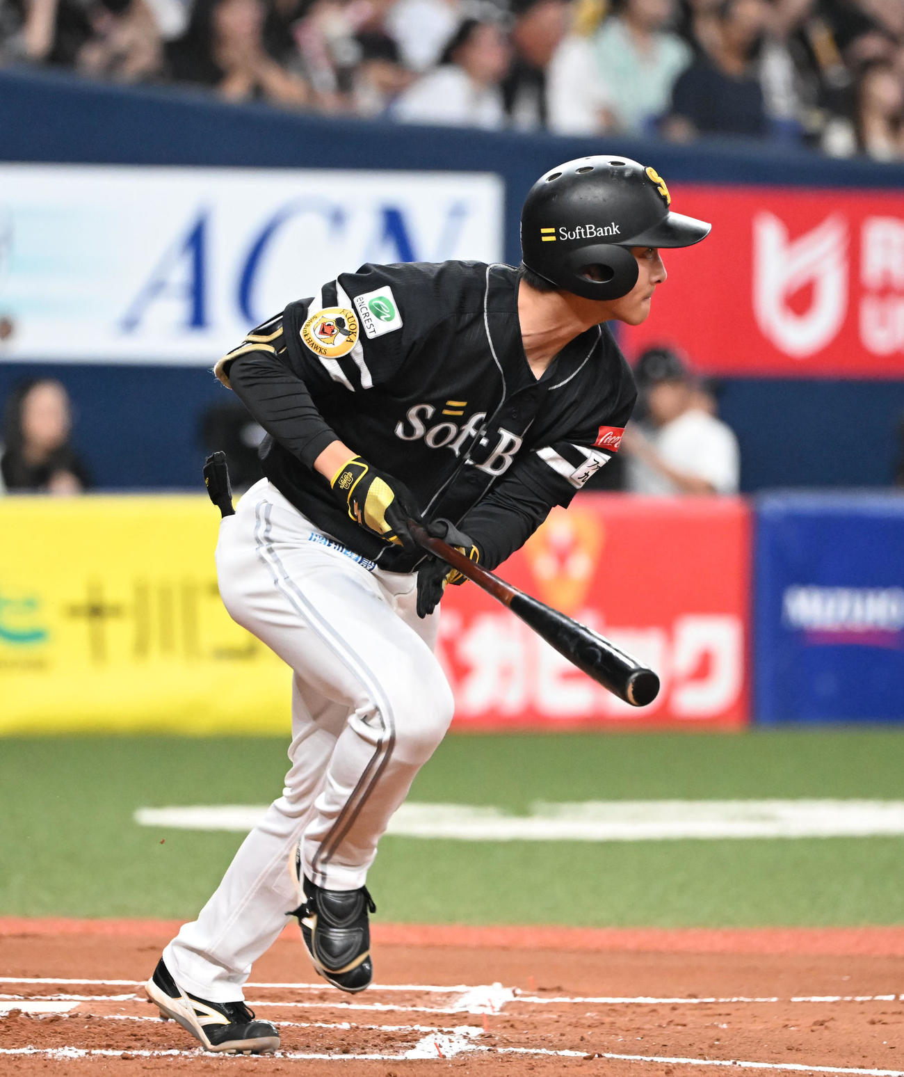 オリックス対ソフトバンク　6回表ソフトバンク2死一、三塁、中前適時打を放つ柳町（撮影・和賀正仁）