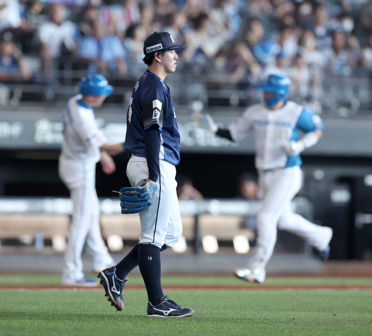 日本ハム対西武　6回裏日本ハム1死、郡司に右越え本塁打を浴びる隅田（撮影・黒川智章）