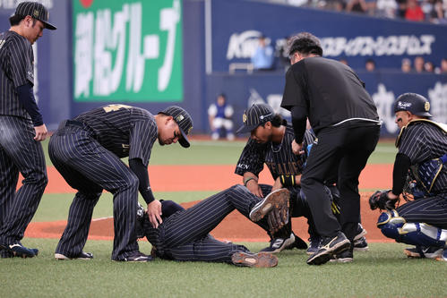 オリックス】折れたバットが直撃した曽谷龍平は胸部の打撲と診断「運が