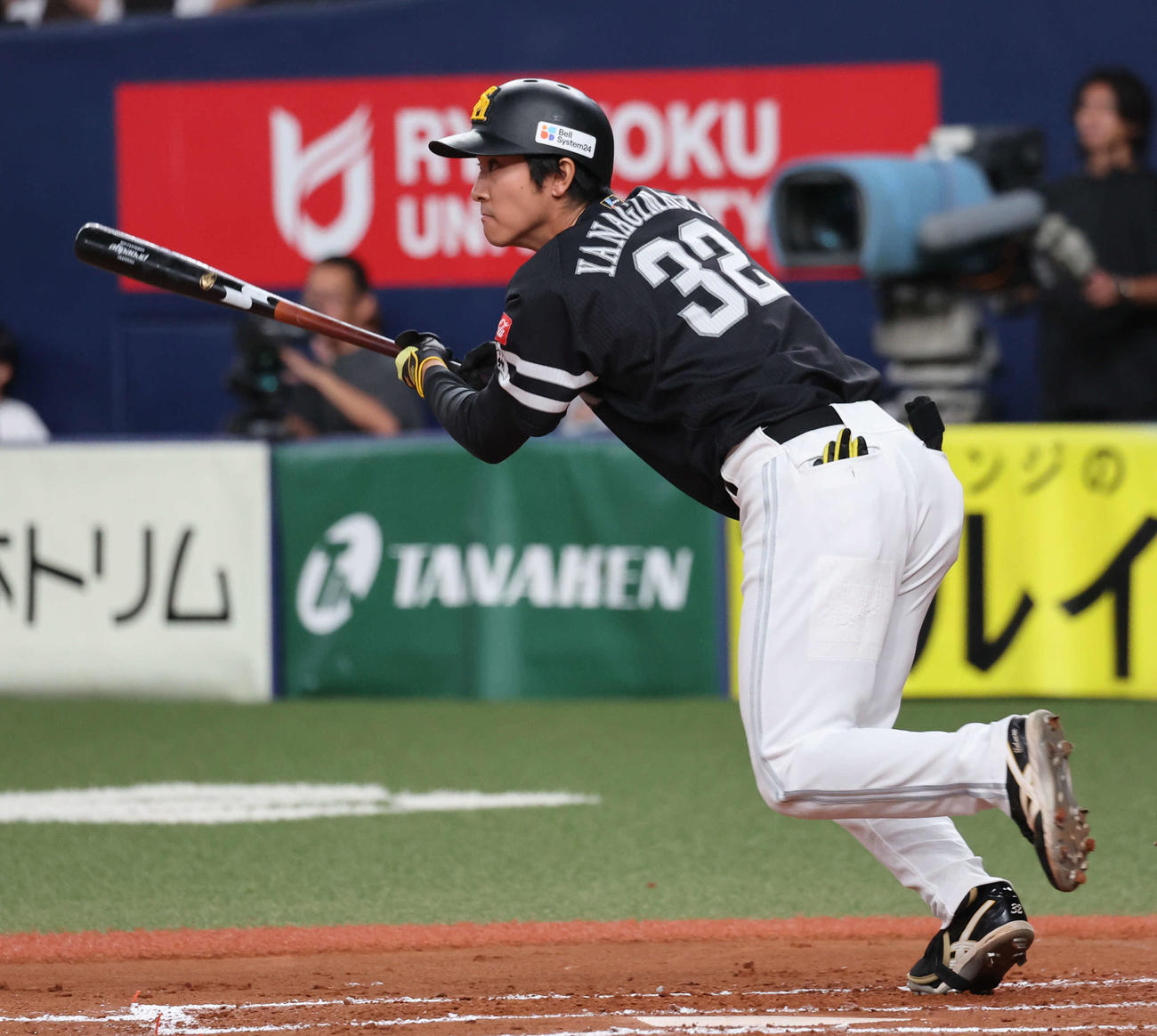オリックス対ソフトバンク　6回表ソフトバンク2死一、三塁、柳町は右前に適時打を放つ（撮影・西尾就之）