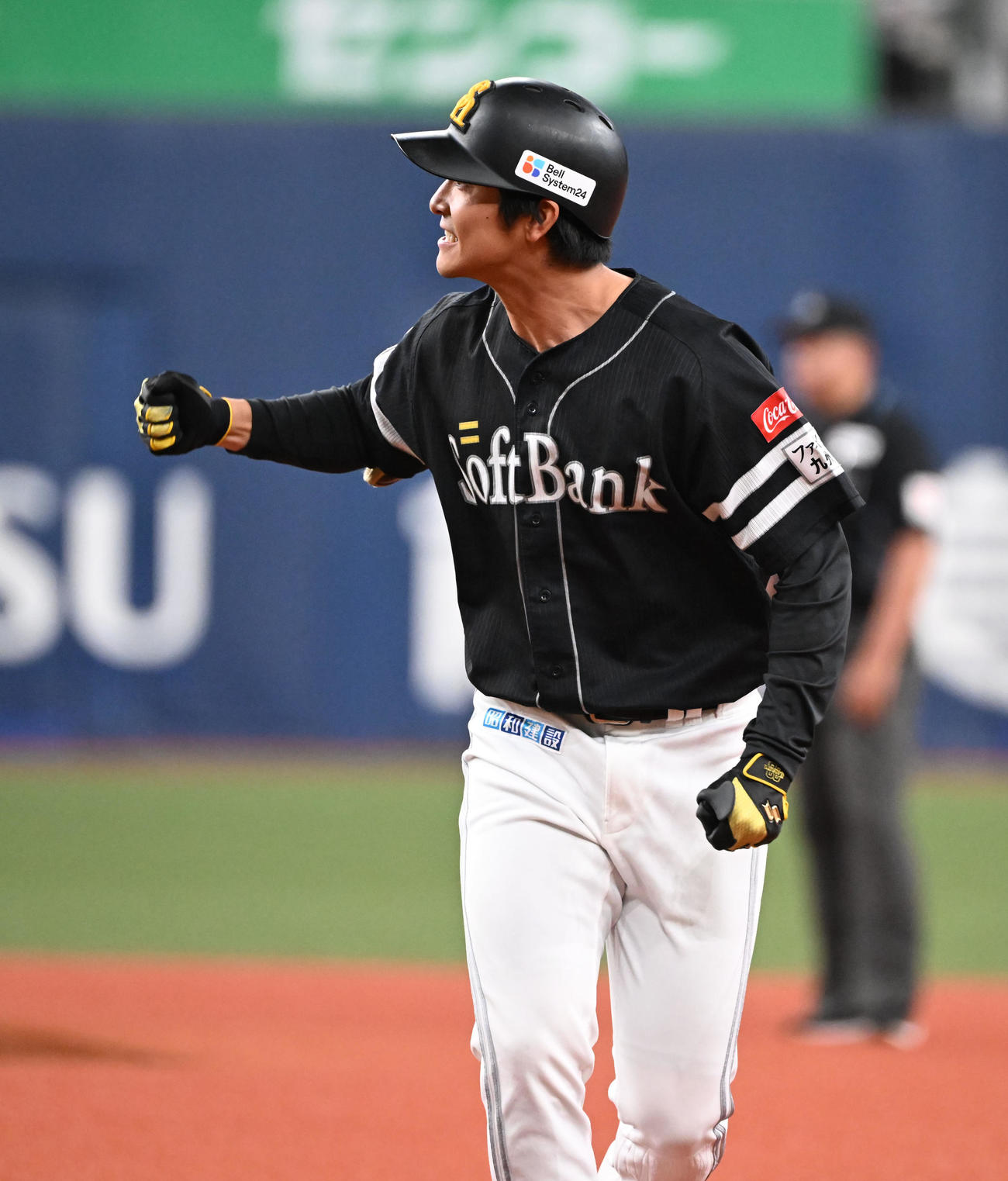 オリックス対ソフトバンク　6回表ソフトバンク2死一、三塁、中前適時打を放った柳町（撮影・和賀正仁）