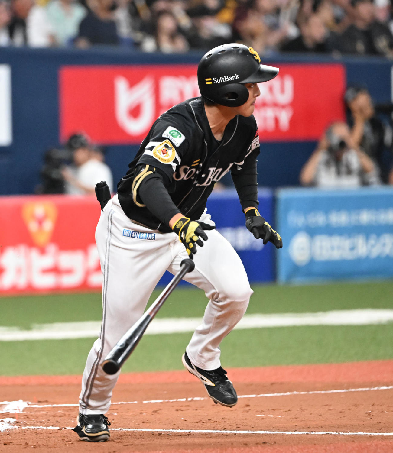 オリックス対ソフトバンク　6回表ソフトバンク2死一、三塁、中前適時打を放つ柳町（撮影・和賀正仁）