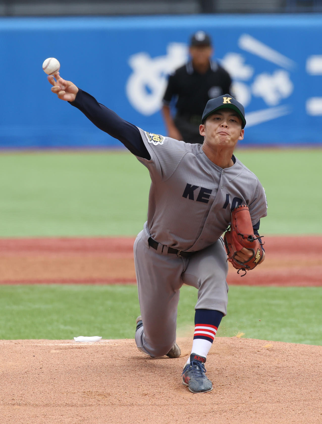 法大対慶大　先発した慶大・外丸（撮影・柴田隆二）　　