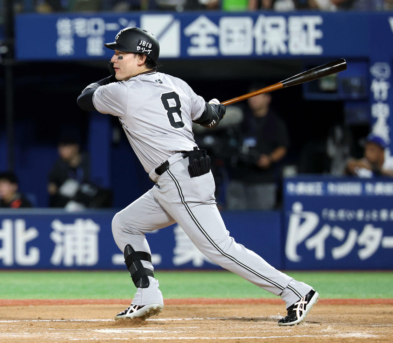 DeNA対巨人　2回表巨人2死二塁、丸は適時二塁打を放つ（撮影・浅見桂子）