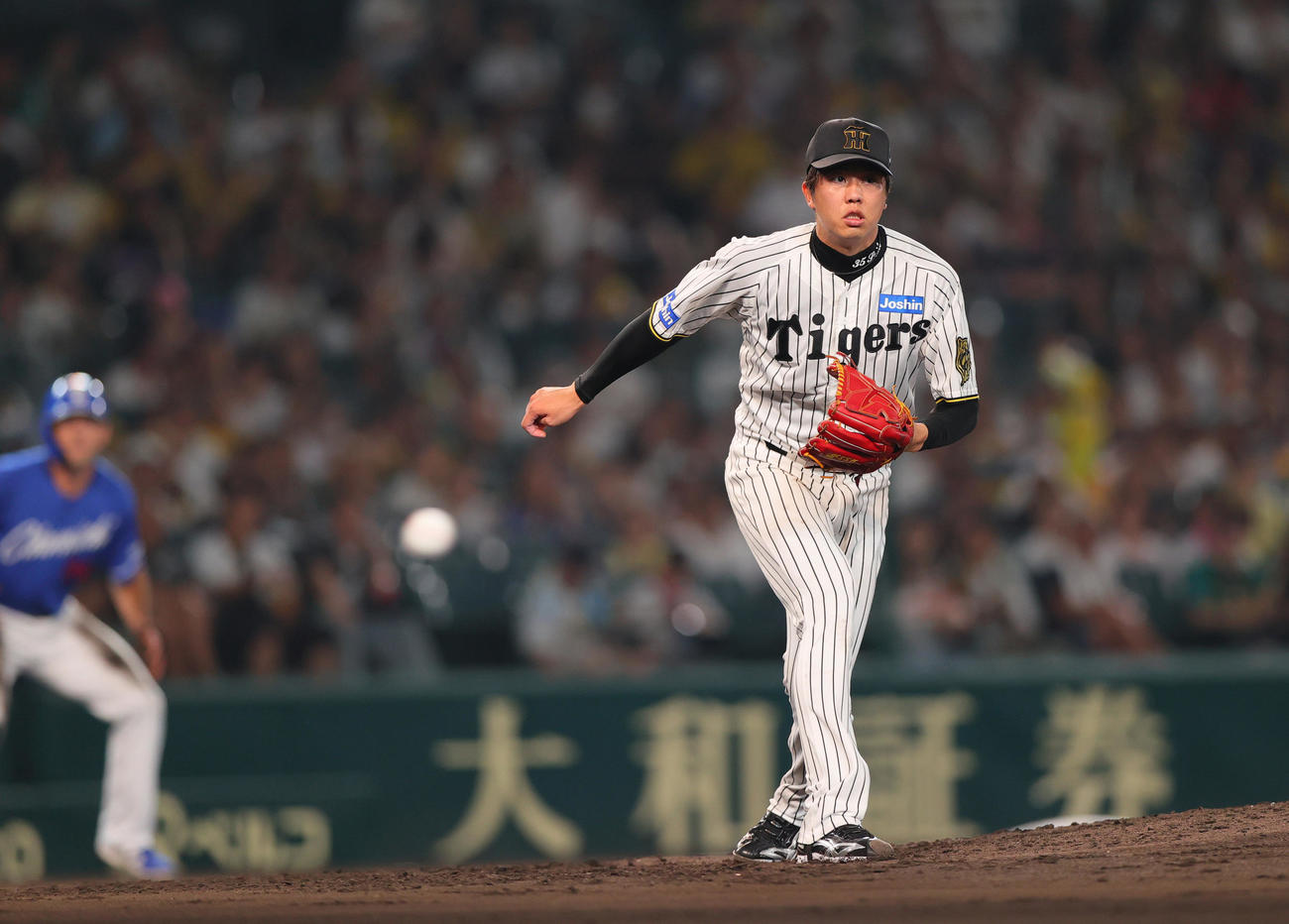 阪神対中日　7回表中日1死三塁、才木は石伊に右前適時打を打たれ失点する（撮影・上山淳一）