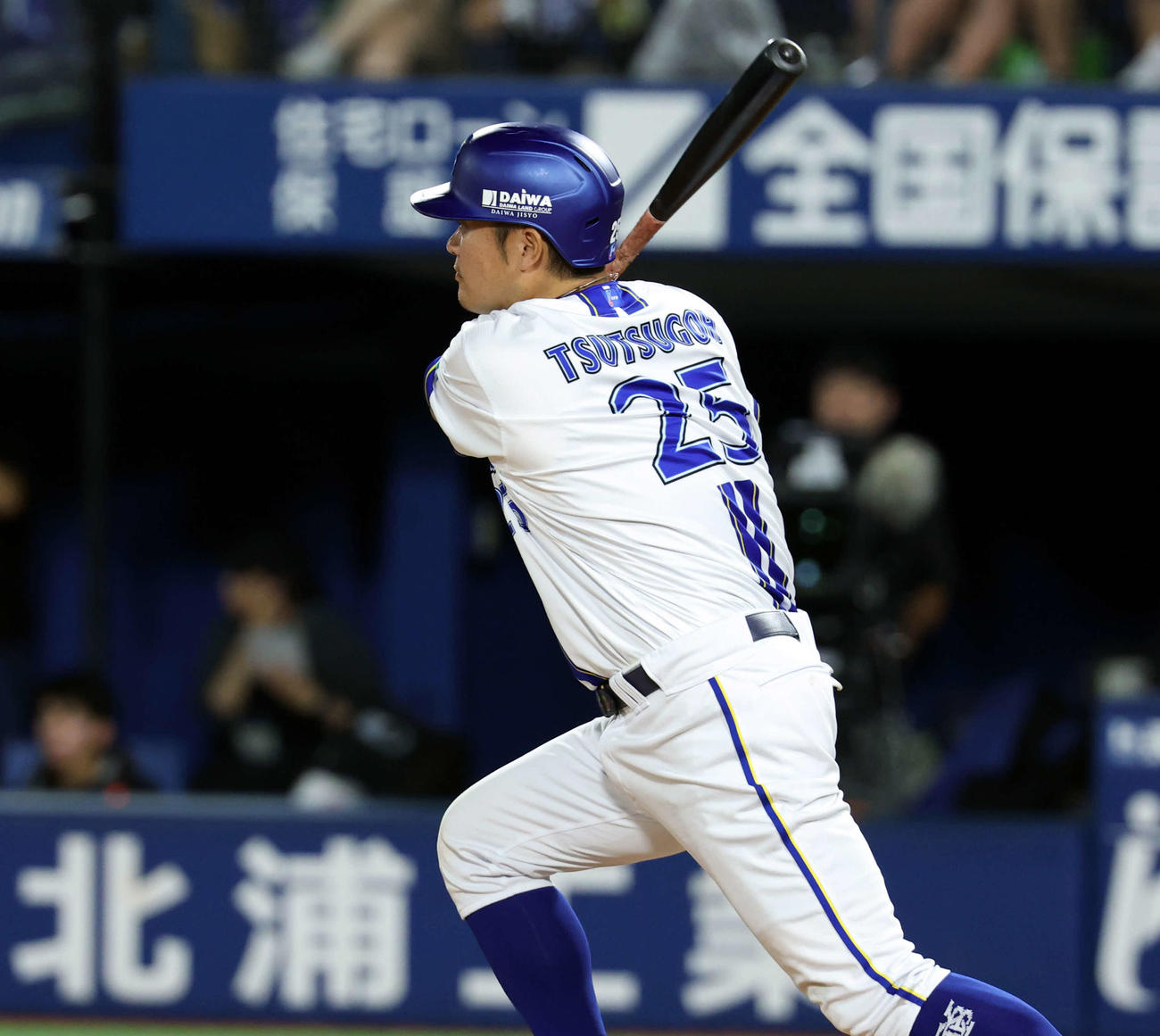 DeNA対巨人　4回裏DeNA2死満塁、筒香は2点適時打を放つ（撮影・浅見桂子）
