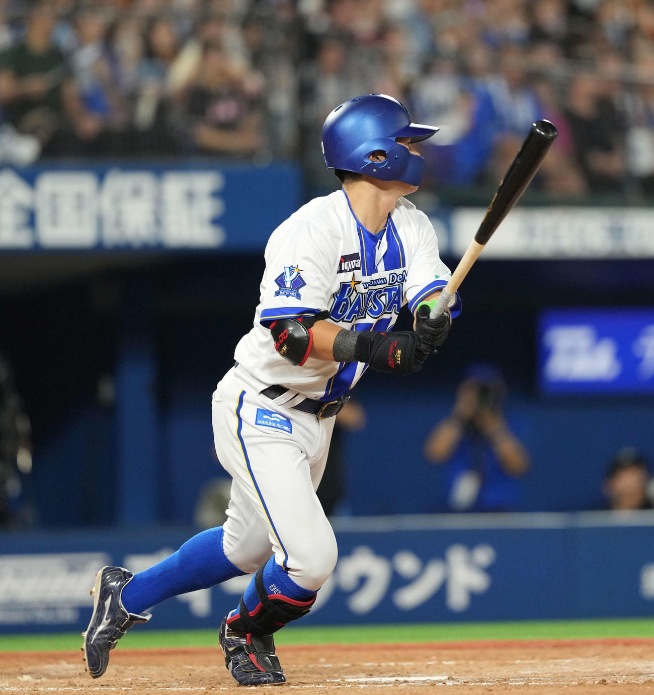 DeNA対巨人　4回裏DeNA1死二、三塁、林は適時打を放つ（撮影・井上学）